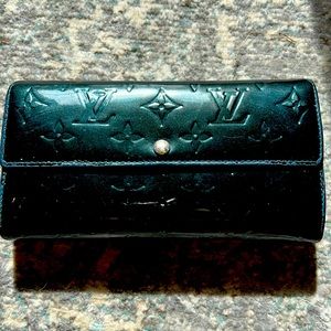 Louis Vuitton authentic wallet great condition
